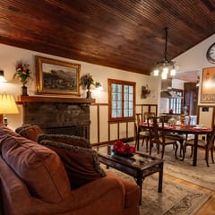 Charming Craftsman Cottage, Walk to Beach