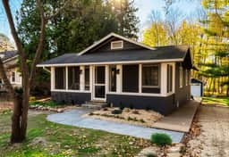 Charming Craftsman Cottage, Walk to Beach - Image 2