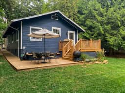 Charming Craftsman Cottage, Walk to Beach