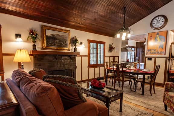 Charming Craftsman Cottage, Walk to Beach - Image 1