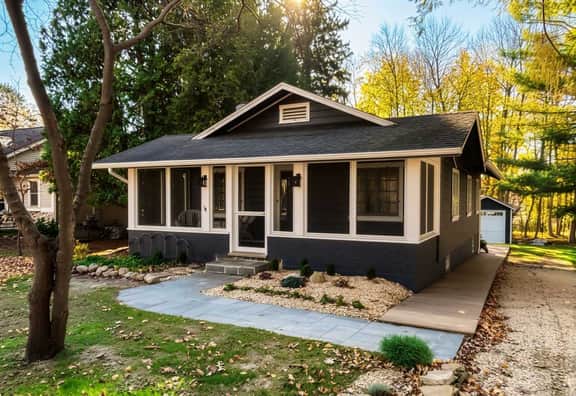 Charming Craftsman Cottage, Walk to Beach - Image 2