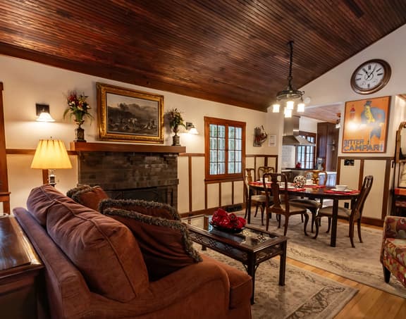 Charming Craftsman Cottage, Walk to Beach - Image 1