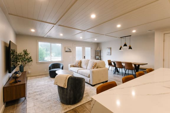 Downtown Grand Haven Upscale Rooftop Apartment